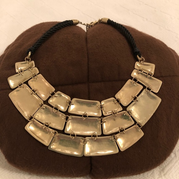 🏆Like New, Beautiful‼️Chico’s Collar Necklace 🏆 - Picture 2 of 3